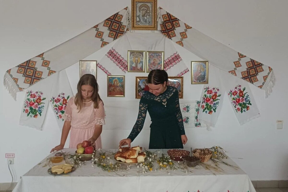 В Богдановке провели фольклорные посиделки «Три Спаса на Руси»