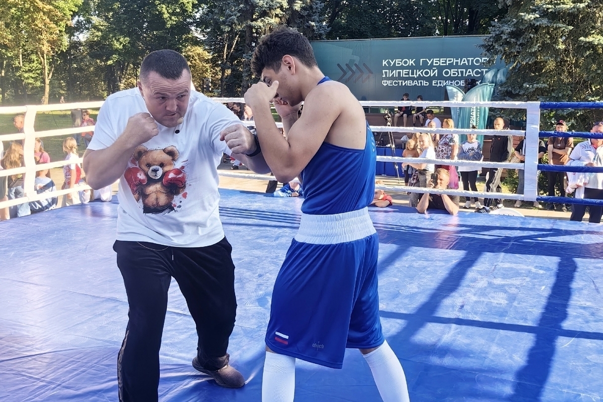 Экс-чемпион мира Денис Лебедев провел мастер-класс по боксу в Липецке