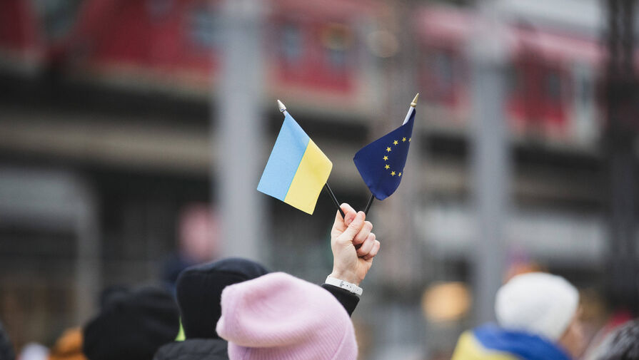 Посольства Украины начнут автоматически ставить мужчин на воинский учет