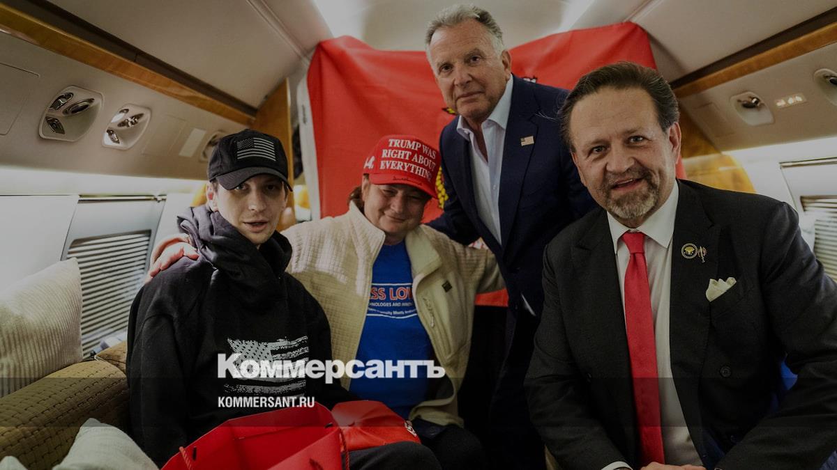 Уиткофф опубликовал фото с помилованным в России Робертом Гилманом