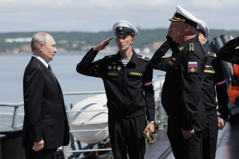 Путин прибыл на флагман Тихоокеанского флота крейсер «Варяг»