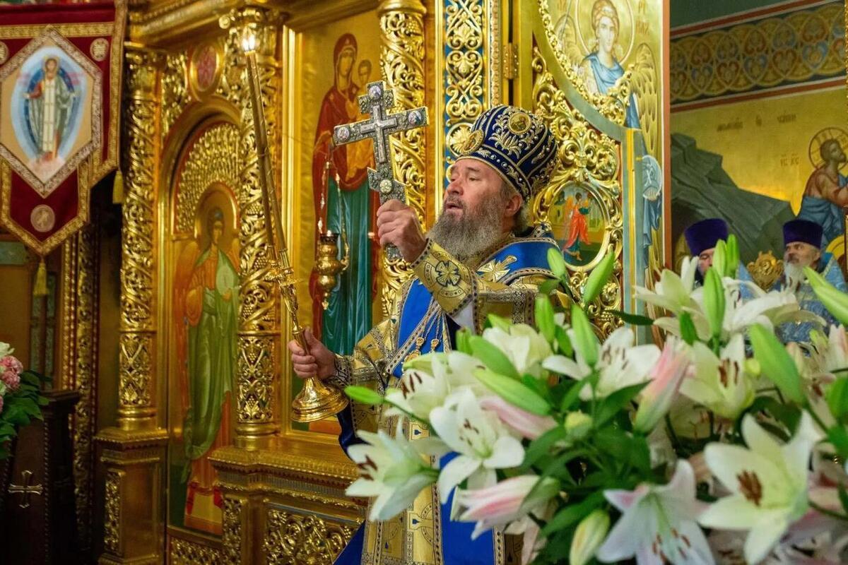 Верующие Калмыкии встретили праздник Нерукотворного Образа молитвой и крестным ходом