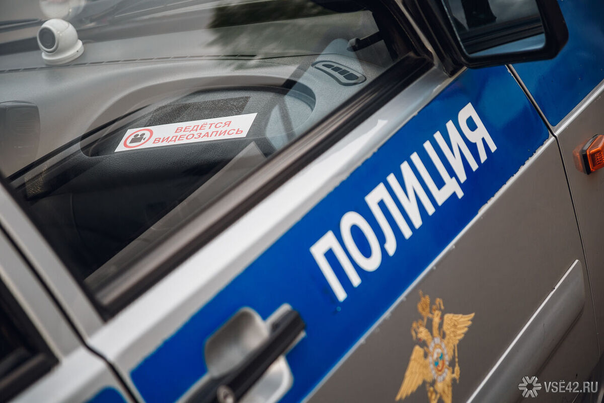 В Кемерове задержали двоих мужчин, набивших рюкзак шампунями и зубными пастами