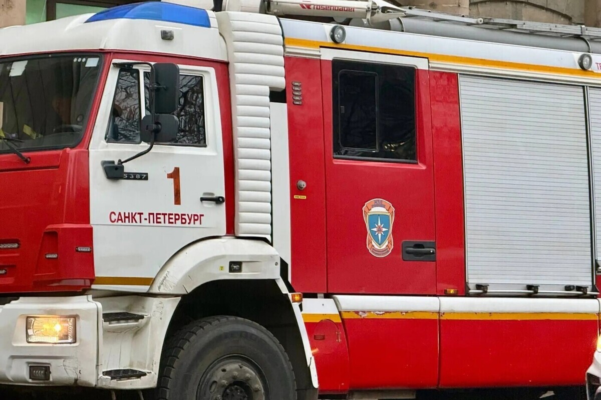 После атаки БПЛА в Киришах загорелась промзона