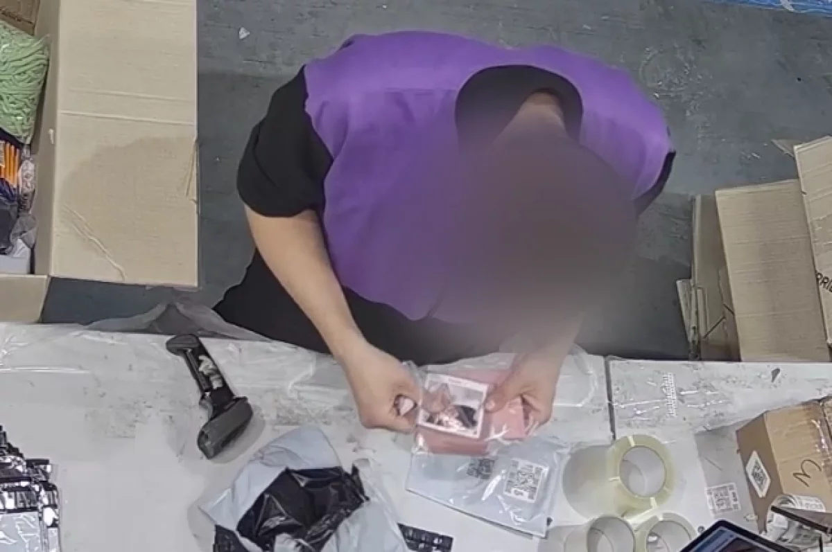 Под Красноярском работник склада украл золотое кольцо, оформив его как брак