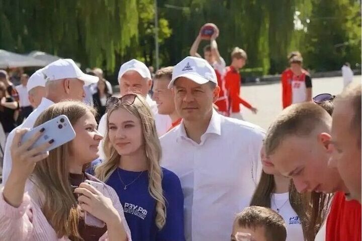 Егор Ковальчук приветствовал участников Брянского фестиваля «Улица жизни»