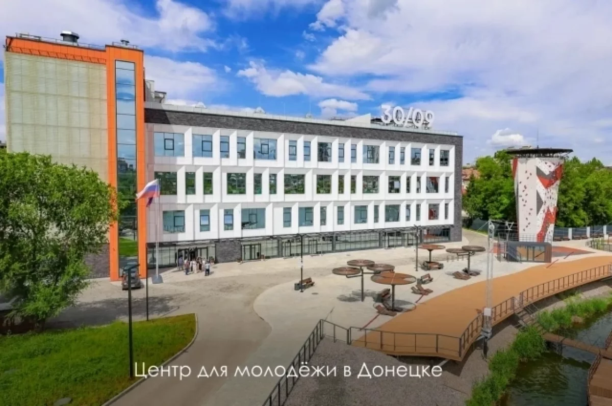 Собянин: московские специалисты привели в порядок 1,9 тыс. зданий в Донецке