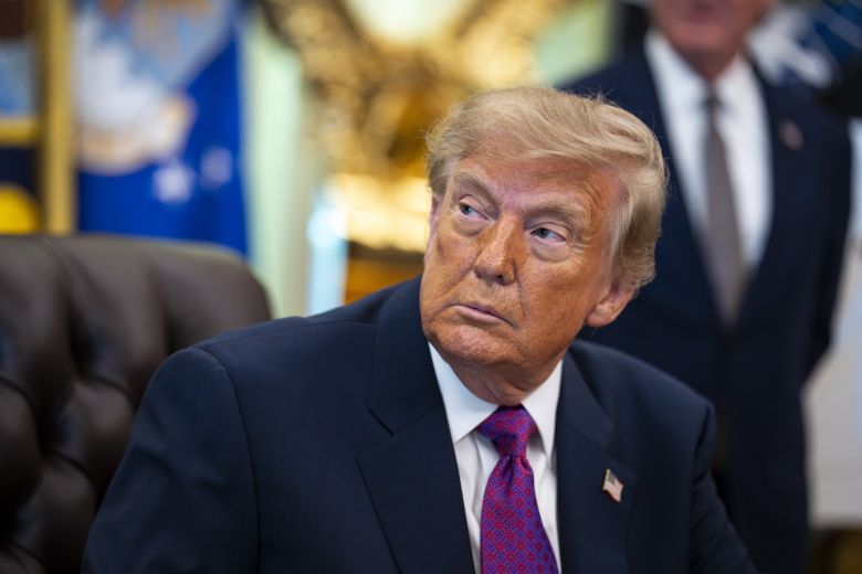 В Канаде напомнили Трампу название озера Онтарио огромной вывеской