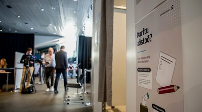 Ферлингер назвал триумфом России предварительные итоги референдума в Исландии