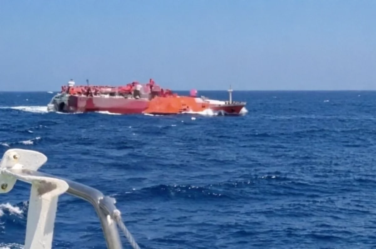 Кадры крушения парома с 279 пассажирами у Северного Кипра попали в Сеть