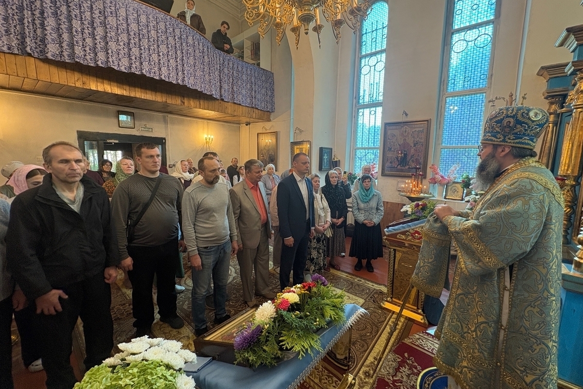 Митрополит Смоленский и Дорогобужский Исидор отслужил литургию в Ярцеве