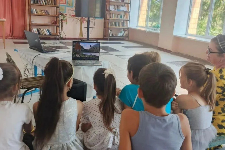 В селе Андровка юным зрителям показали советскую «Золушку»