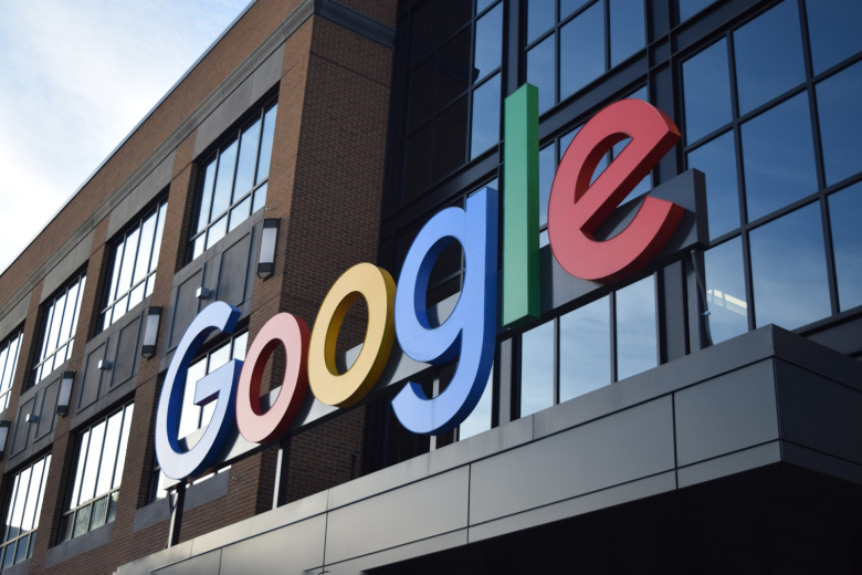 Мужчина пришел в офис Google, загорелся и получил статью