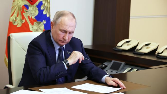 Путин увеличил число заместителей директора ФСВТС