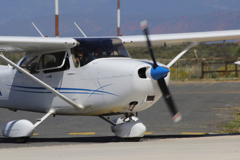 Пьяный мужчина угнал самолет Cessna и направил его в зону АЭС в Венгрии