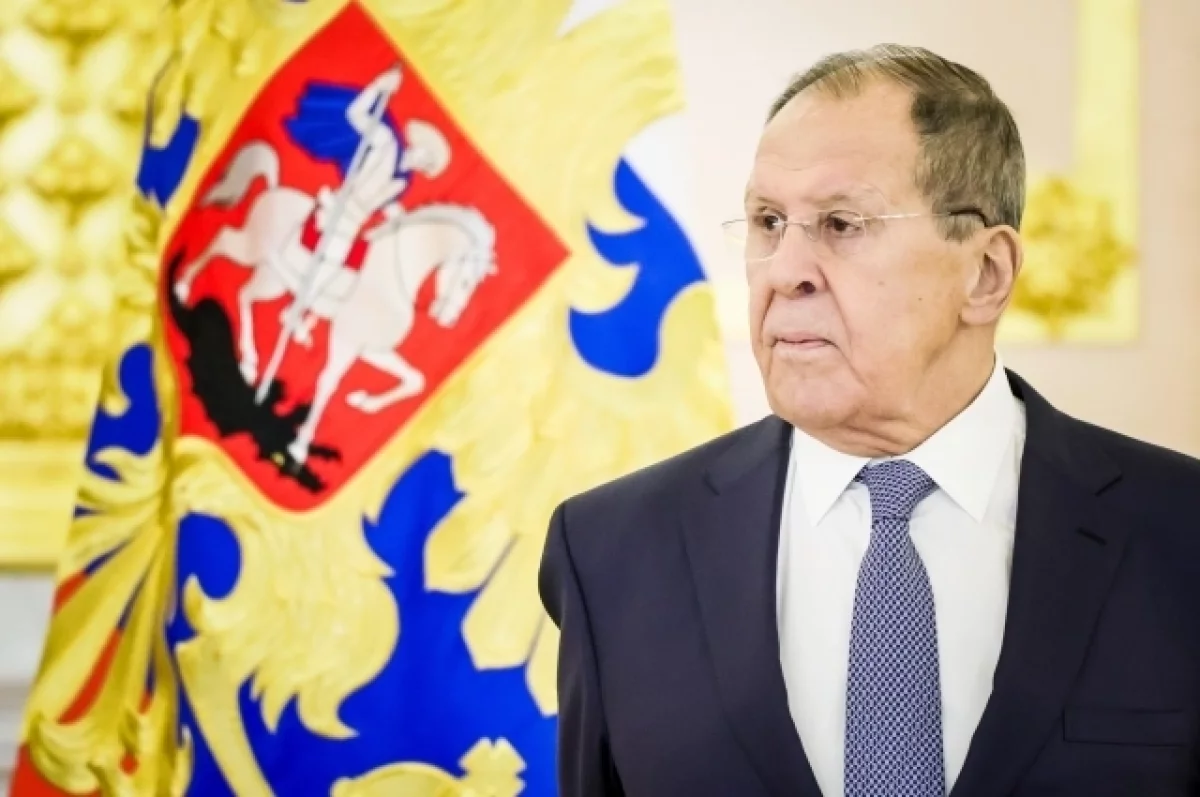 Лавров заявил о военных приготовлениях НАТО у границ России