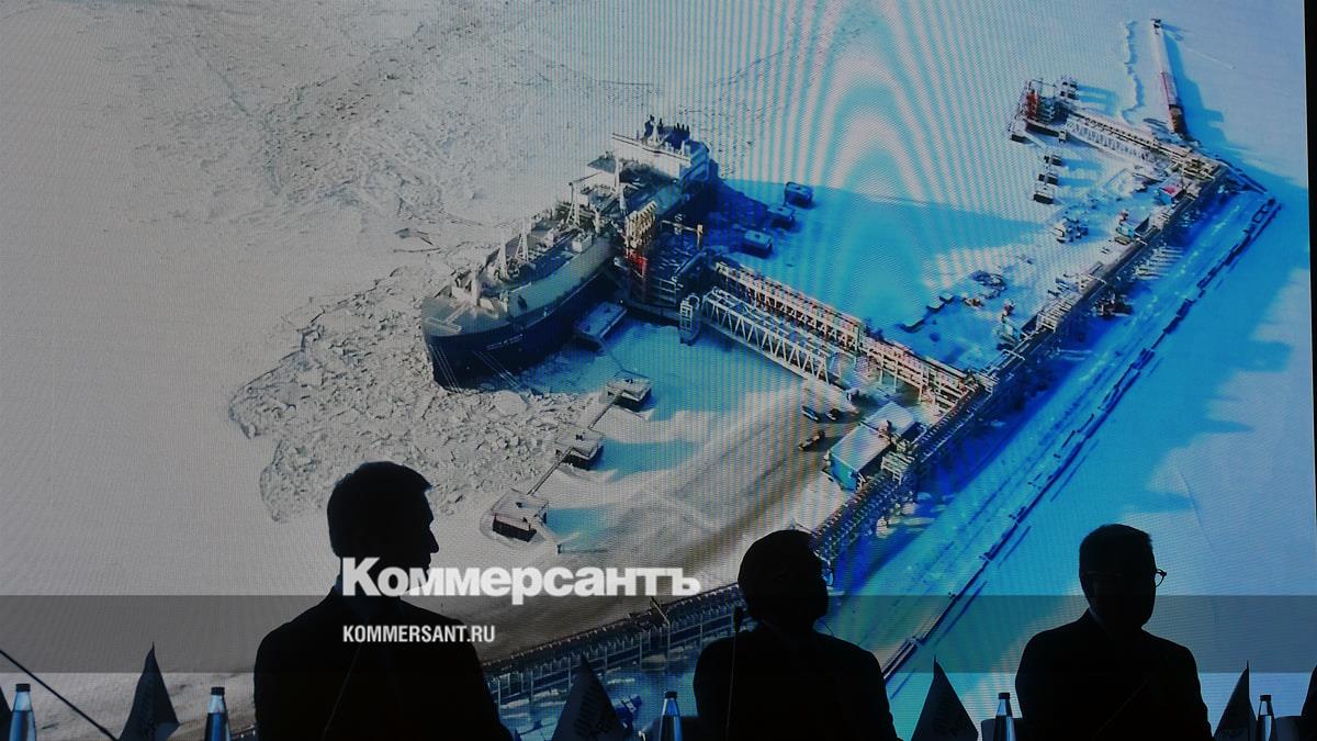 Грузопоток по Севморпути за восемь месяцев вырос на 15%