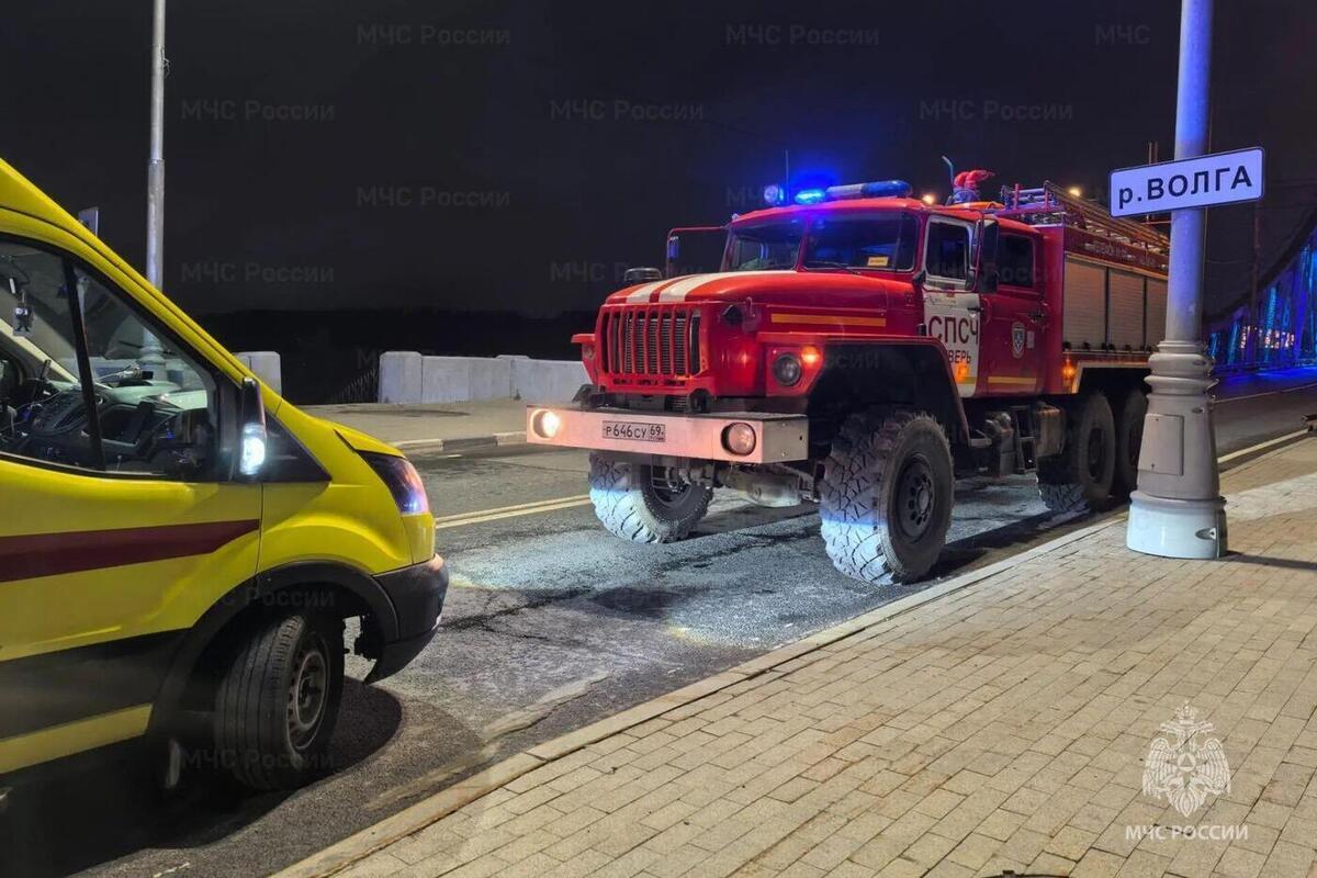 Из Волги около Старого Волжского моста в Твери спасли женщину