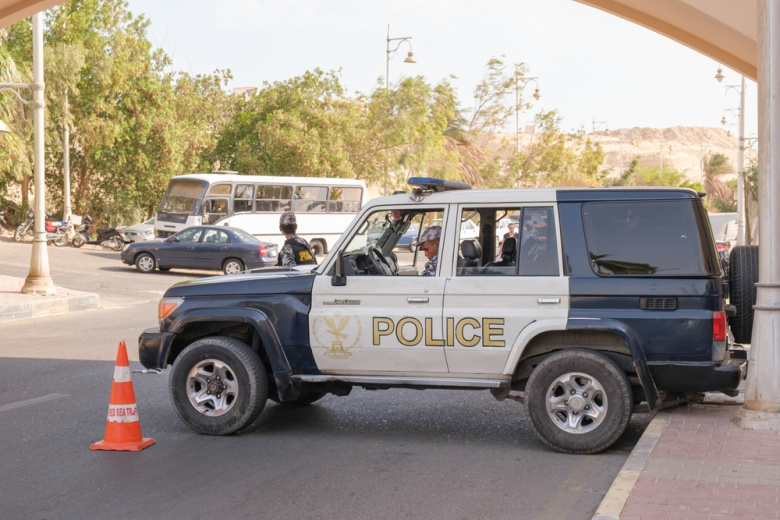 Охранник деньгами заманил домой девочку и жестоко надругался над ней
