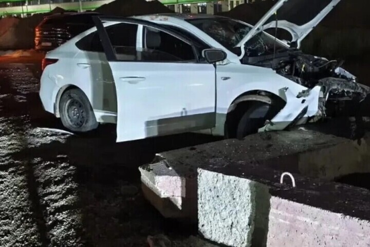 Водитель иномарки погиб, врезавшись в бетонный блок в Краснодаре