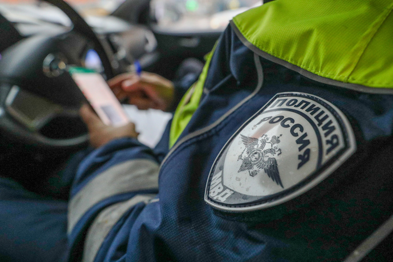 Жителя Петербурга на электромопеде без прав задержали после погони