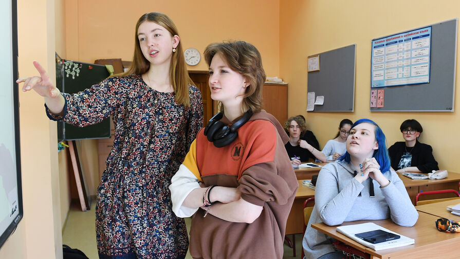 Большинство россиян хотели бы вернуть летние каникулы во взрослую жизнь