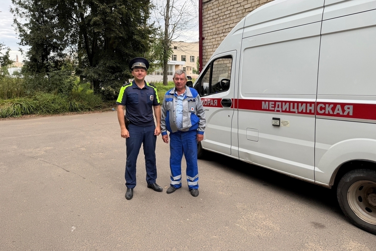 Во Мценске с водителями «скорых» госавтоинспекторы провели профилактические беседы