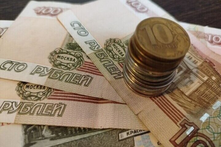 За сутки две компании Заполярья оштрафовали за задержку зарплат