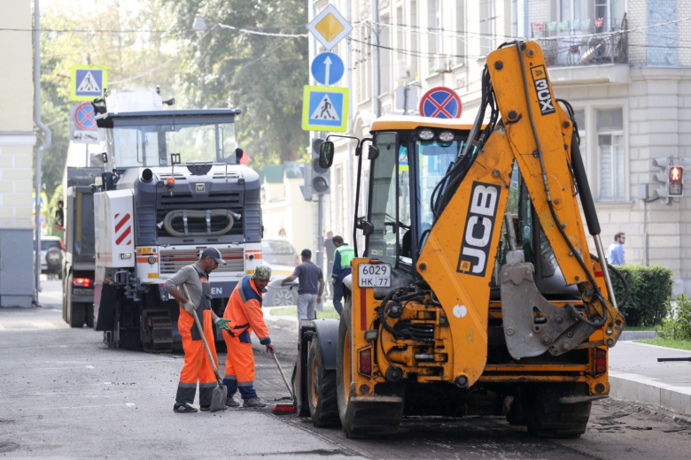 Московские службы обновили асфальт на четырех участках Кремлевского кольца