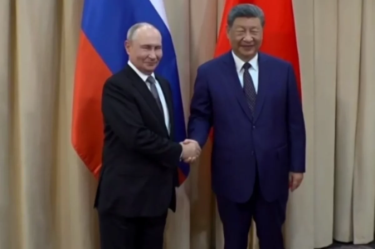 Путин встретился с Си Цзиньпином в Бишкеке