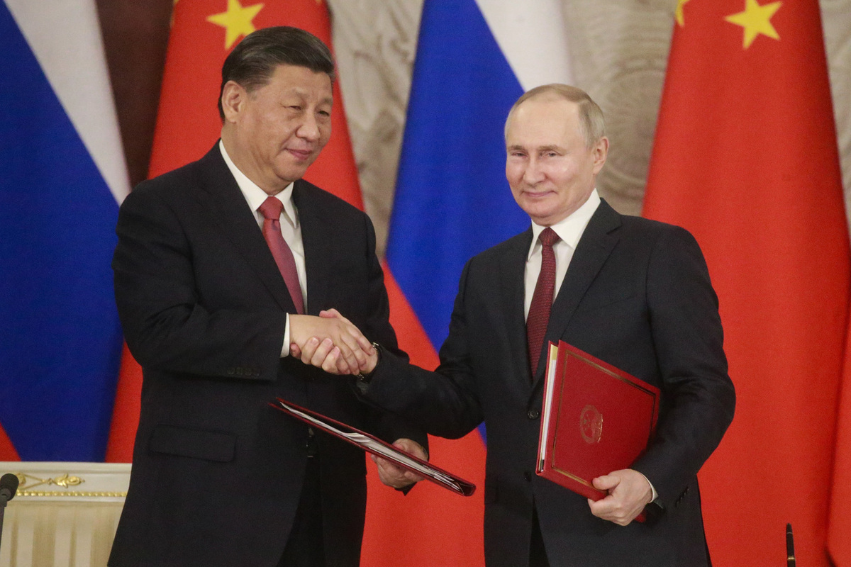Путин и Си Цзиньпин проводят в Бишкеке двустороннюю встречу