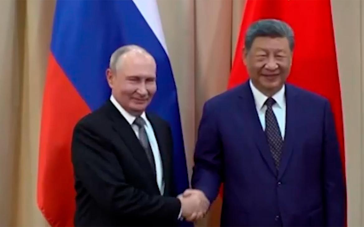 Путин встретился с Си Цзиньпином и предложил продлить безвиз