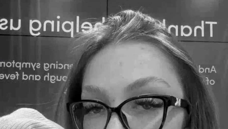 Заложенность уха после авиаперелета оказалась раком у 22-летней девушки