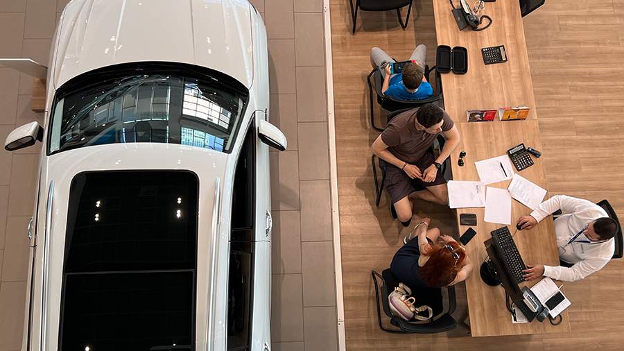Запасы новых автомобилей в России оценили в 400 тыс. единиц