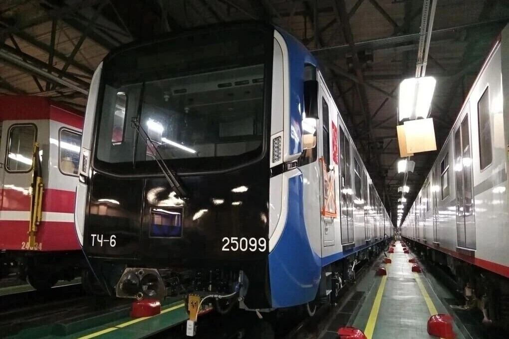 В Петербургском метро на линию вышел юбилейный 400-й «Балтиец»