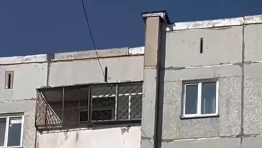 В Хакасии женщина сорвалась с восьмого этажа, спускаясь из окна по простыням