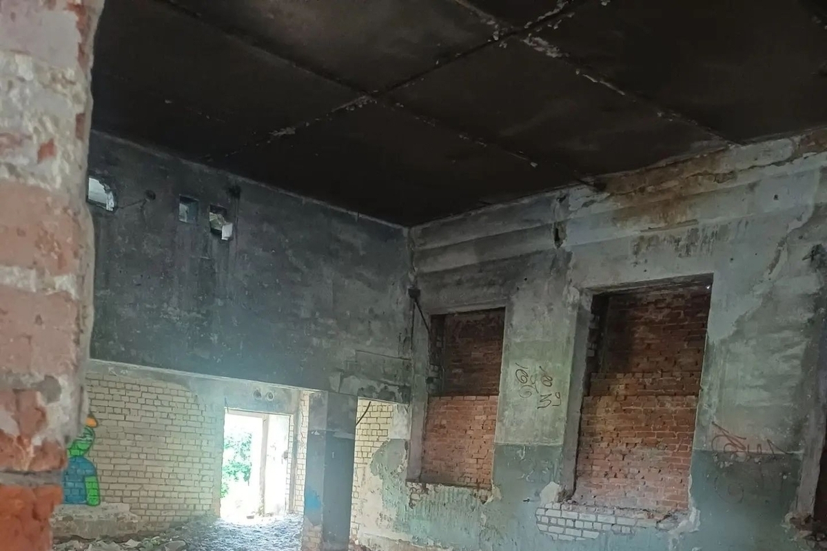 В Суздальском районе прокуратура требует закрыть доступ к заброшке