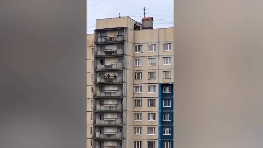 В Санкт-Петербурге подростки сбросили электровелосипед с 14-го этажа