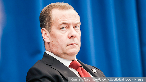 Медведев заявил о праве России атаковать перевозящие грузы противника суда