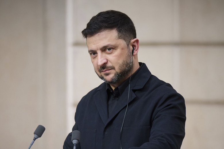 Зеленский лишил бывшего министра должности советника