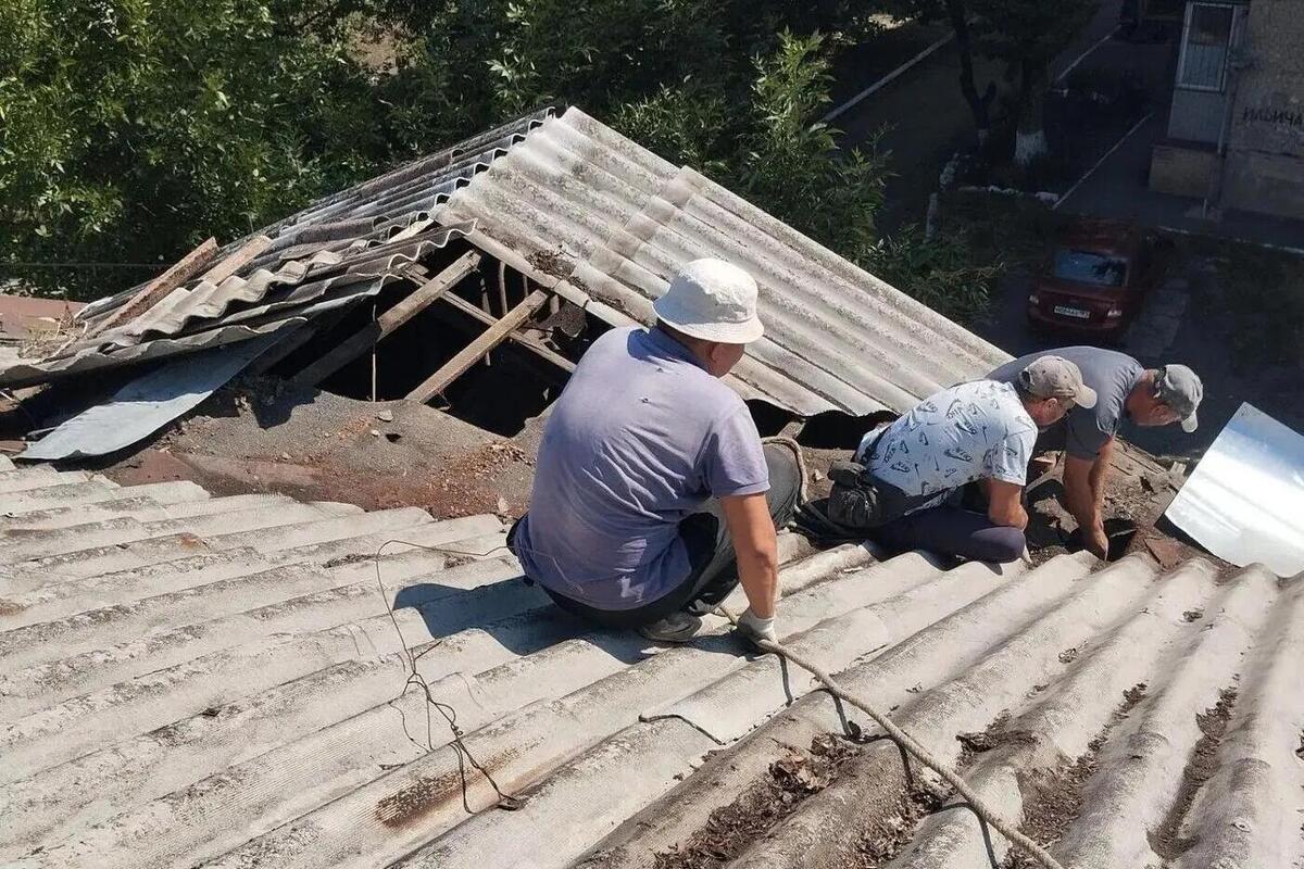 Рабочие Калмыкии благоустраивают подшефный регион
