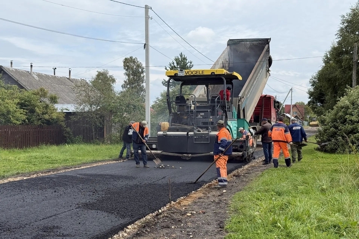В Оленино заасфальтировали дорогу, которая долгое время была грунтовой
