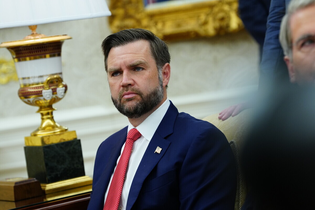Вэнс заявил, что США готовы к любым угрозам