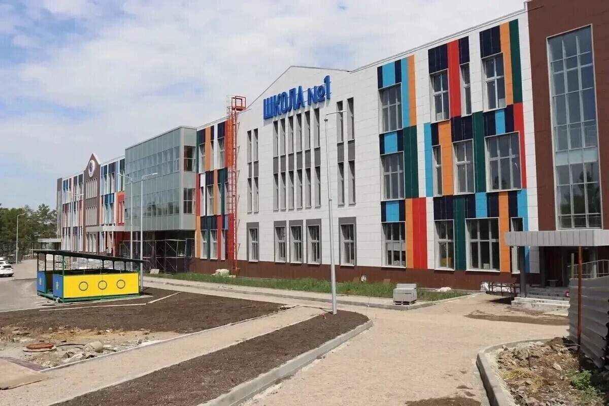За новую школу в Кузбассе власти окончательно рассчитаются со строителями в следующем году