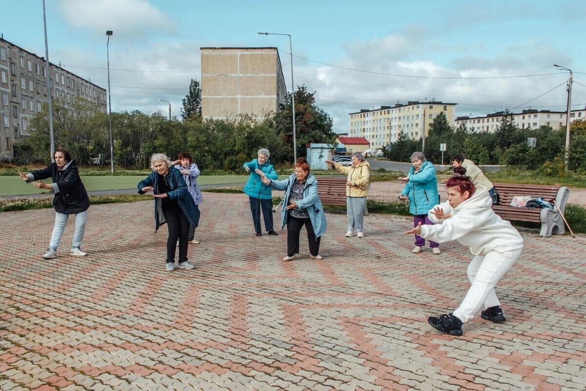 Китайскую гимнастику и латиноамериканские танцы показали жительницы Заполярного