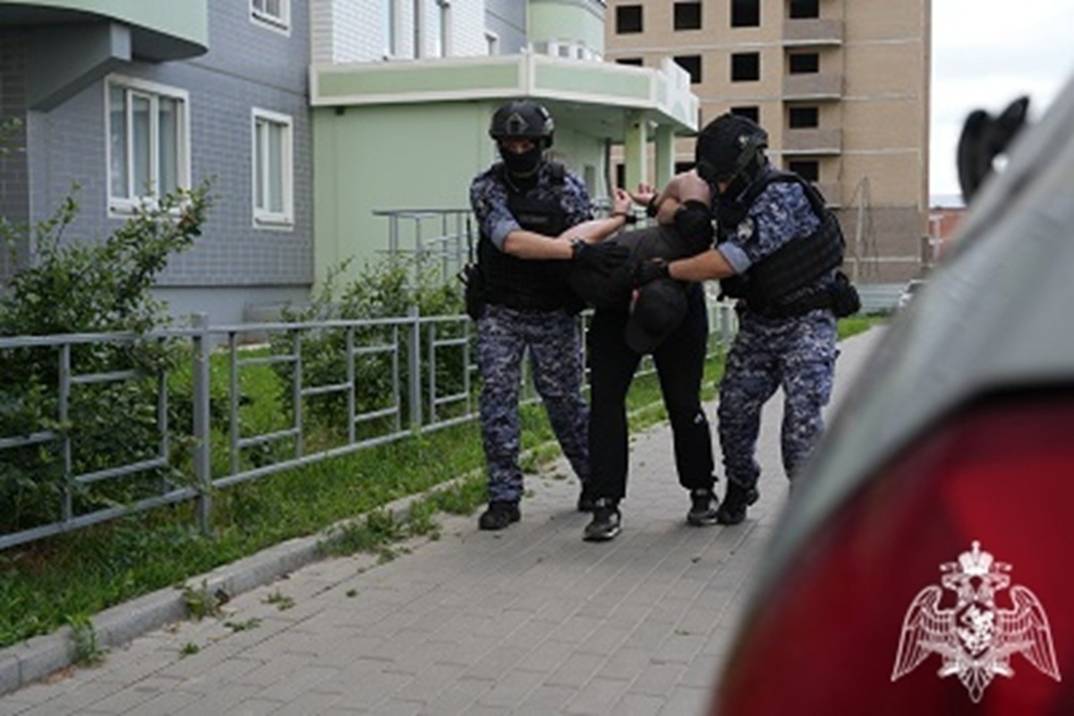 Росгвардейцы в Курске задержали мужчину, находившегося в федеральном розыске
