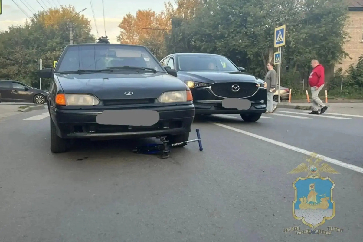 Костромские аварии: водитель «Лады» сбил на пешеходном трехлетнего ребенка и его отца