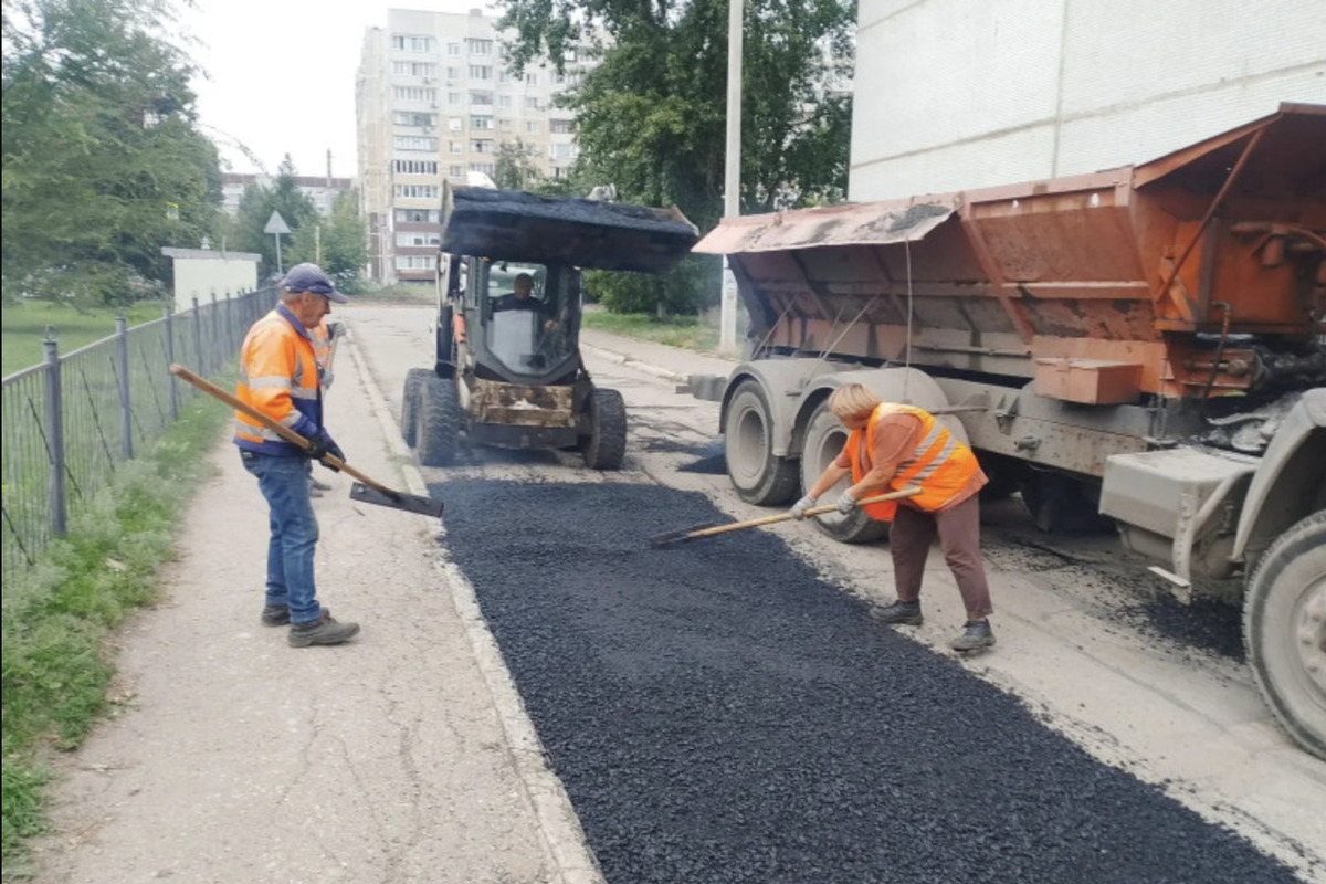 В Ульяновске за день обновили две тысячи квадратов дорог и тротуаров