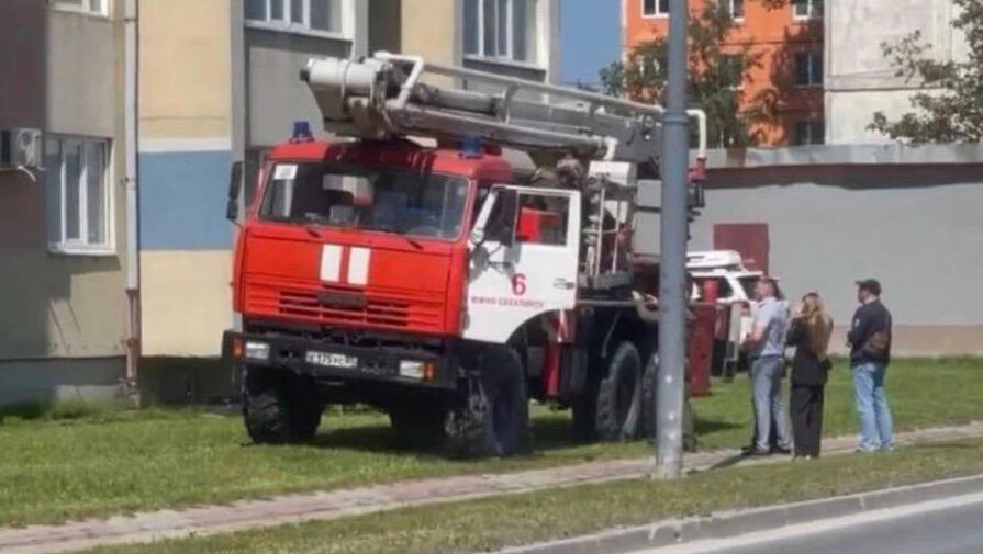 В Южно-Сахалинске взяли штурмом квартиру, где мужчина удерживал и истязал женщину
