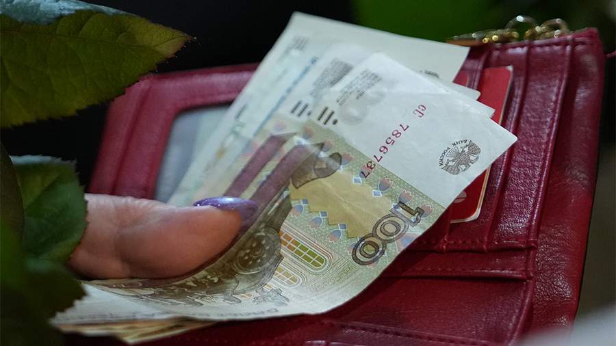 Россияне назвали срок восстановления бюджета после летнего отдыха